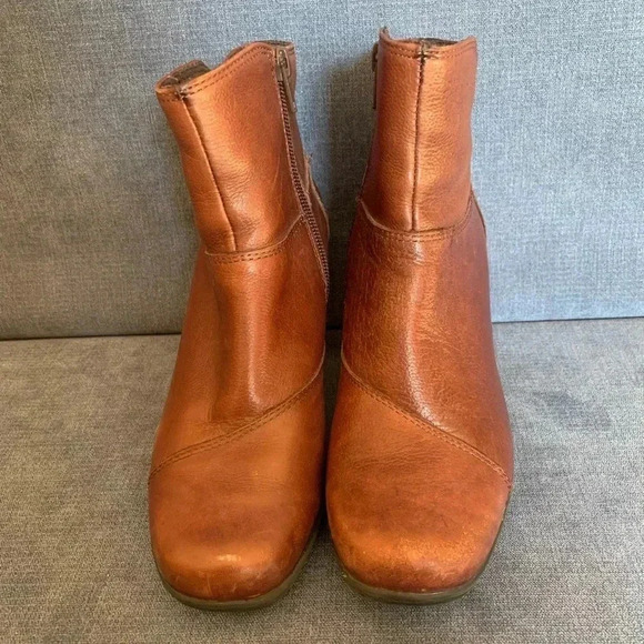 Woman’s Clark’s Brown Leather Block Heeled Ankle Square Toe Y2K Boots Size 6 - Picture 3 of 11